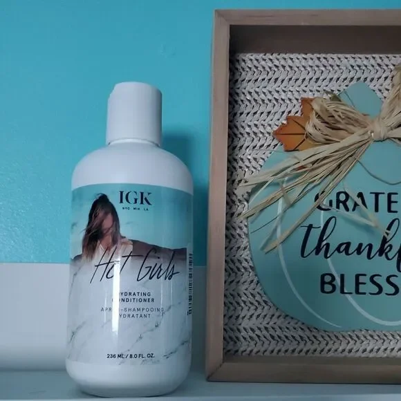 IGK Pay Hot Girls Hydrating Conditioner